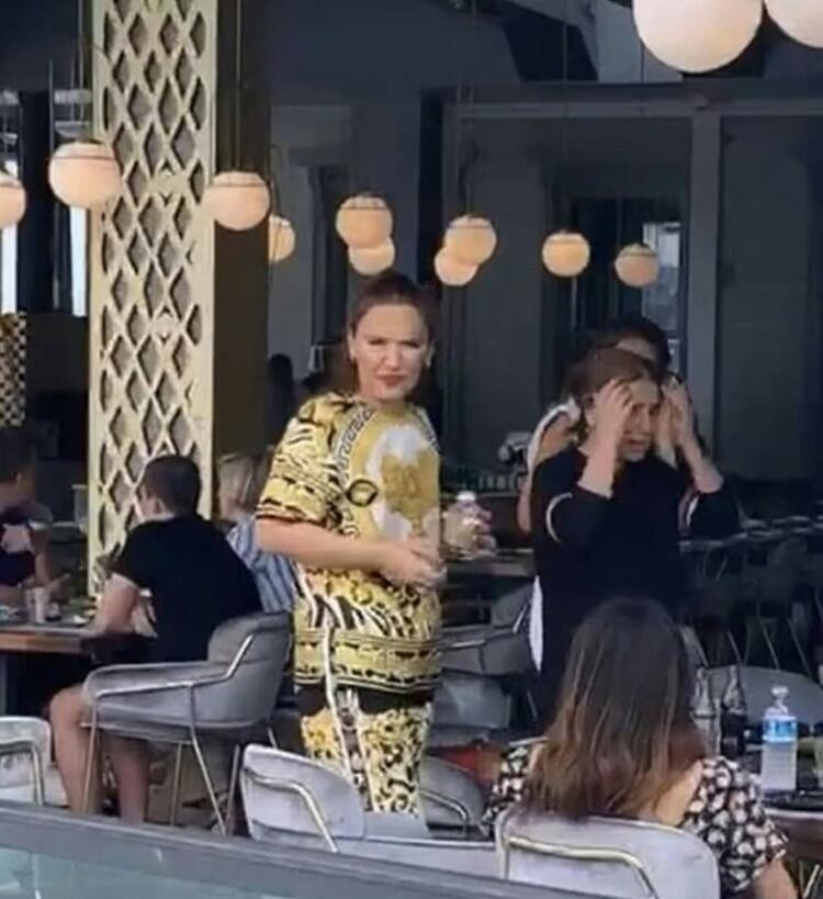 Məşhur müğənni restoran açdı - FOTOLAR